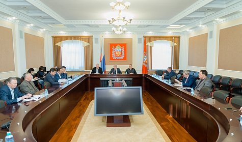 Депутаты готовятся к заседанию Законодательного Собрания
